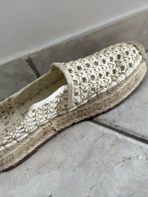 Zara άσπρες εσπαντρίγιες νούμερο 37 σαν καινούργιο