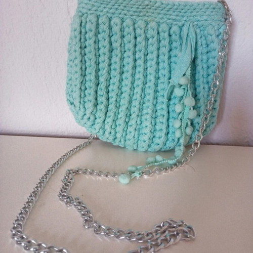 Handmade knitted crossbody bag with silver chain and coral design