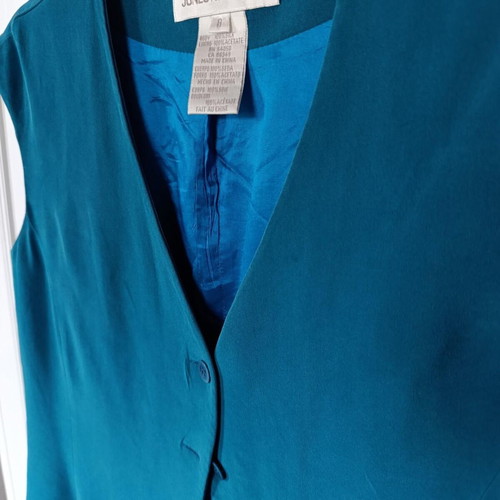 Jones New York women's vest like new, blue velvet size S