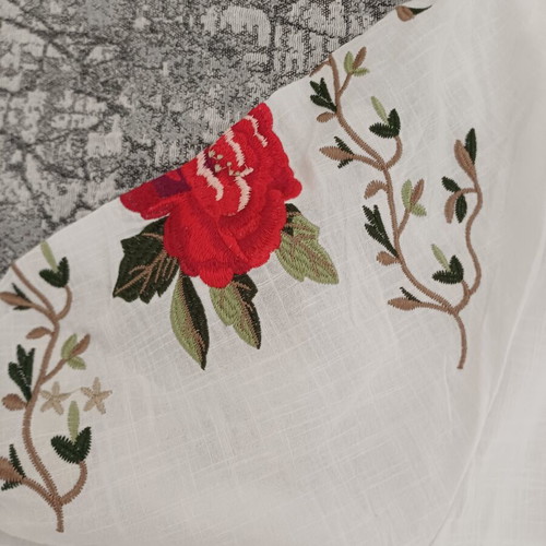 Women's blouse with flowers new, sizes M-L, white
