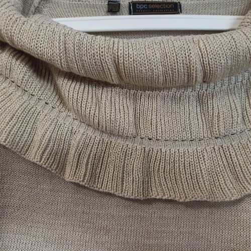 Beige sweater with gold glitter details like new, size 52/54