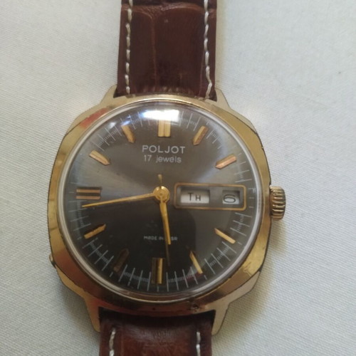 Poljot 17jewels wristwatch like new, gold tone, black dial