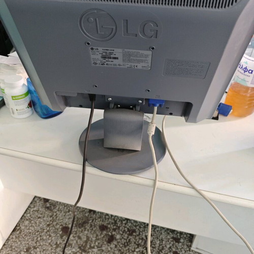 LG Flatron L1915S computer monitor like new with cables