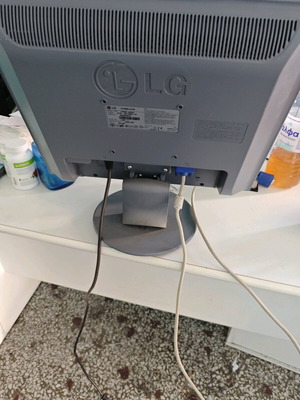 LG Flatron L1915S computer monitor like new with cables