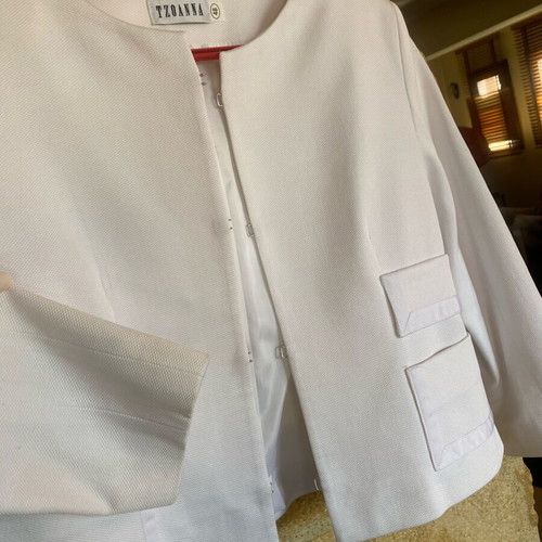 Joanna women's short white jacket like new