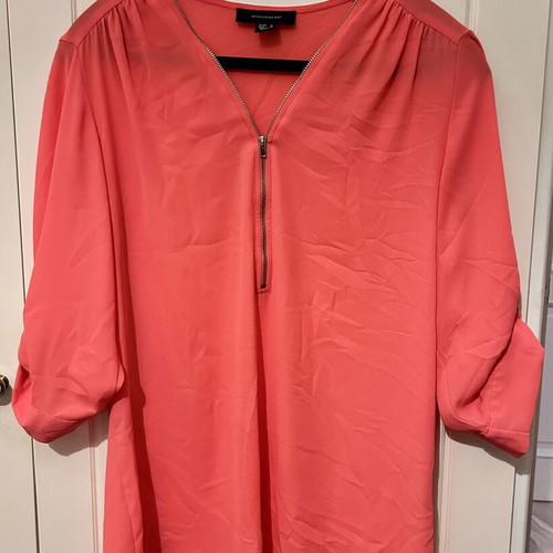 Atmosphere coral blouse with 3/4 sleeves and front zipper
