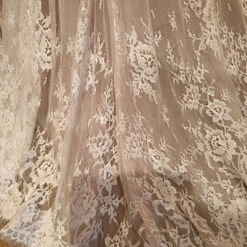 Mermaid wedding dress new with handmade lace white and beige