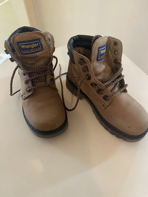Wrangler Camel Boots Size 37 Like New