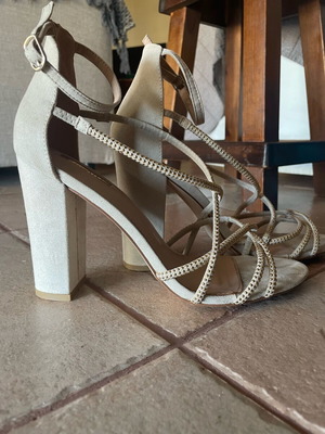 Migato beige high heel shoes with gold details like new, size 40