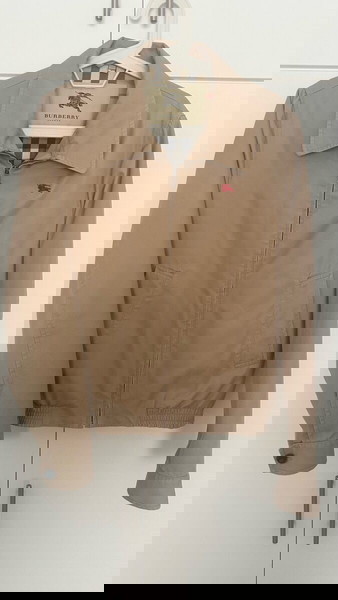 яке Burberry