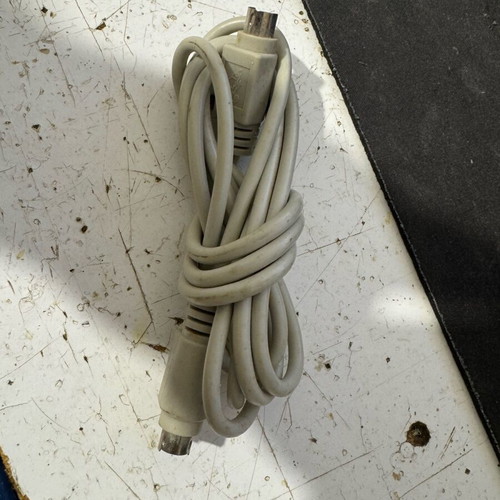 4 Pin S-Video cable used, Male/Male
