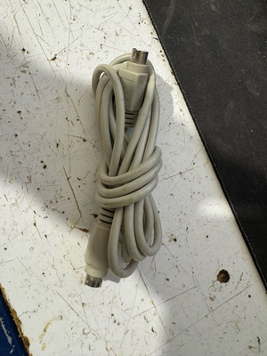 4 Pin S-Video cable used, Male/Male