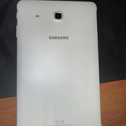 Samsung Galaxy Tab E 9.2” 8GB storage like new