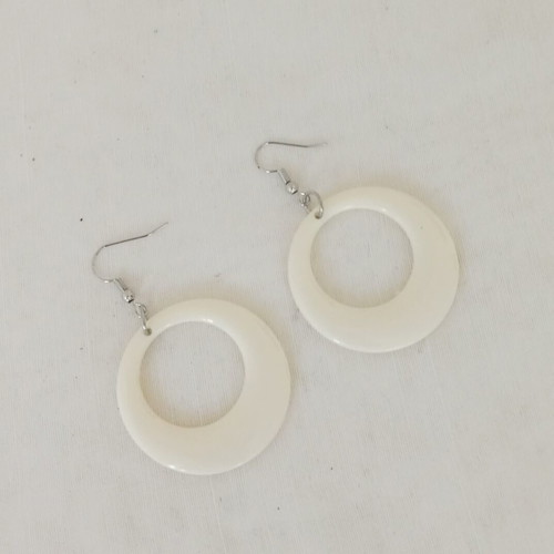 Round geometric white earrings new, acrylic resin