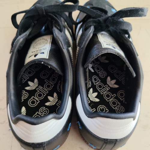 Adidas Samba OG αθλητικά σαν καινούργια, μαύρα με μπλε κεντητά λουλούδια νούμερο 40