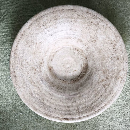 Decorative platter like new in beige shade