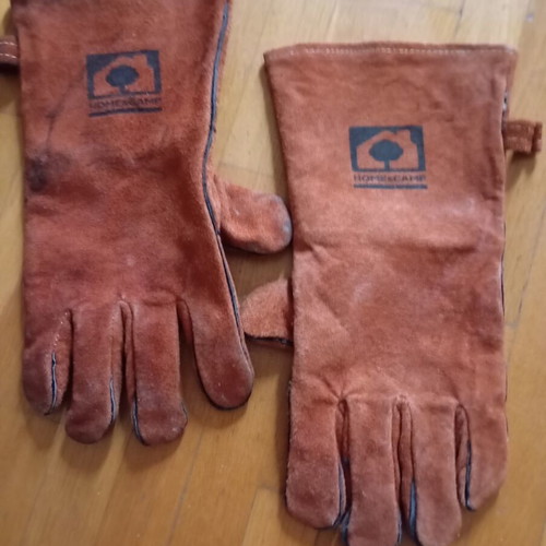 Fireproof stove gloves like new with free fire starter cubes