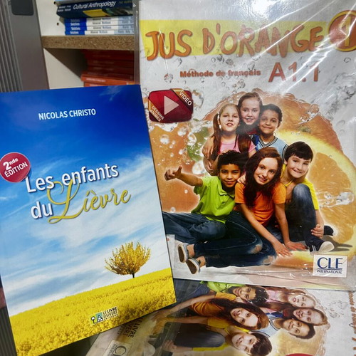 Jus d'orange 2 French learning book A1.1 & Les enfants du Lièvre book