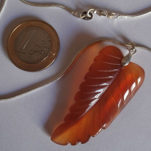 Baltic amber necklace with leaf pendant