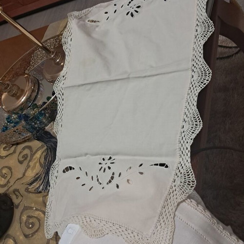Set of 4 used doilies with handmade beige cream lace