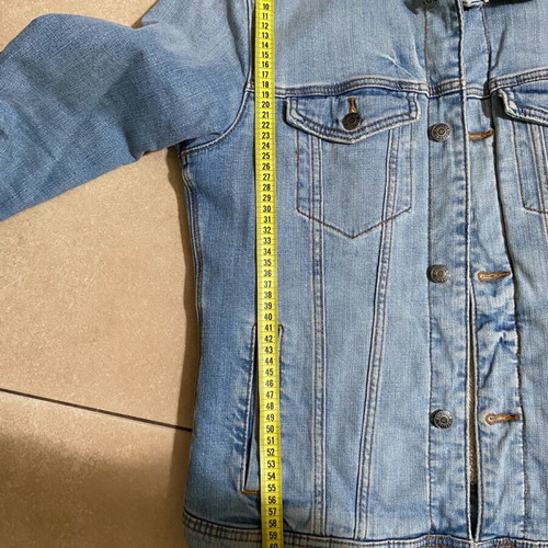 Sherpa-lined Hollister blue faded denim jacket like new