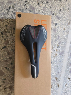 Selle Italia Carbonio saddle like new