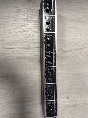 Behringer Ultralink Pro MX882 8-Channel Splitter/Mixer like new