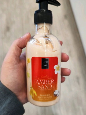 Lavish body lotion like new
