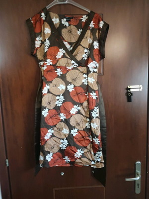 Wrap dress size M multicolored like new