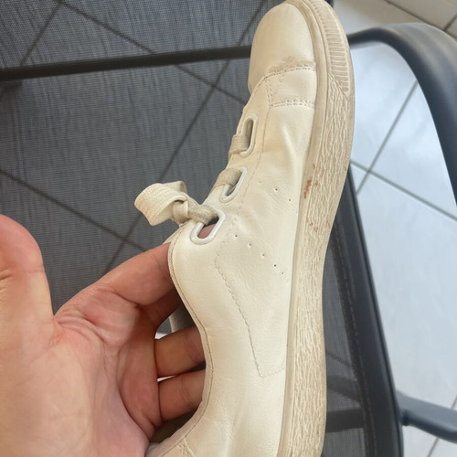 Unisex Athletic Shoes Size 41 White Like New