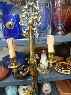 Set of brass wall lights like new