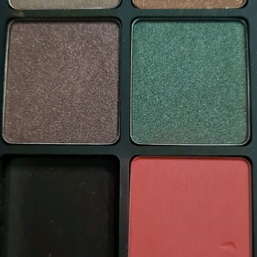 Inglot magnetic palette like new with 11 eyeshadows