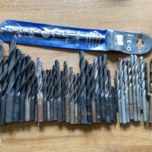 Drill bit set used for iron and concrete, various sizes