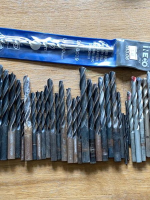 Drill bit set used for iron and concrete, various sizes