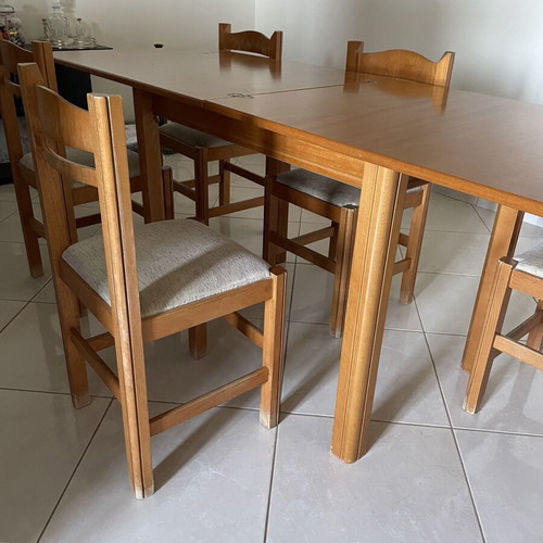 Foldable table with 6 chairs like new, brown wood