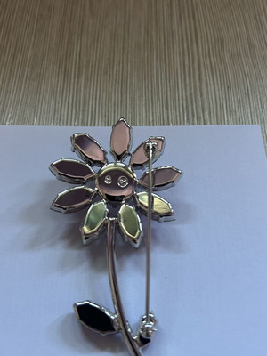 Swarovski vintage flower brooch with pink crystals like new