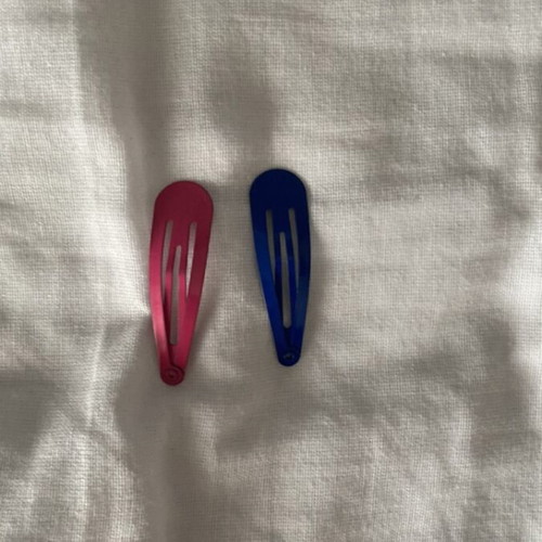 Hairclips pink and blue like new