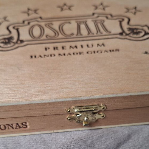 Wooden cigar box like new
