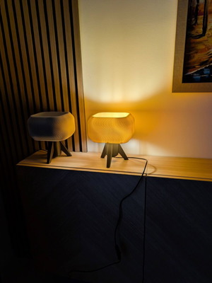Ripple sculptural lamp new with tripod base