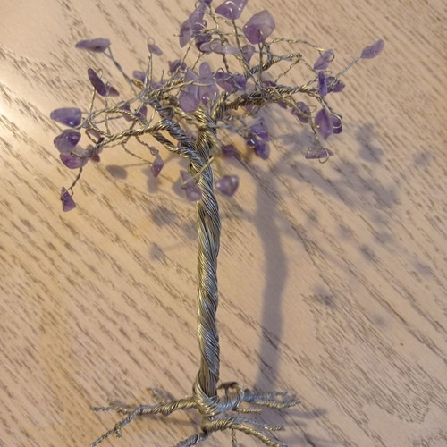Decorative tree used made of wire and amethyst