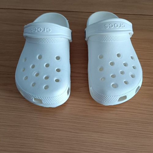 Crocs Classic Clog white, like new, youth size J1 (32-33)
