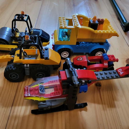 Lego sets like new with instructions and 3 new gifts