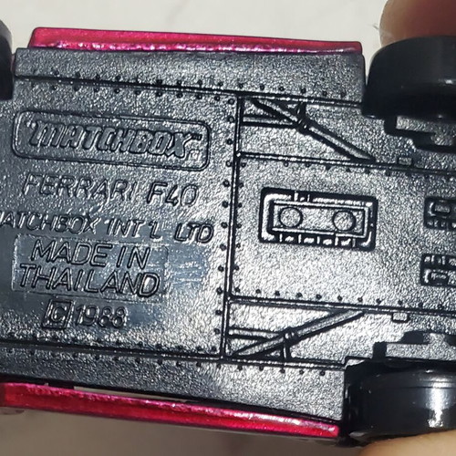 Matchbox 1993 Ferrari F40 Purple like new