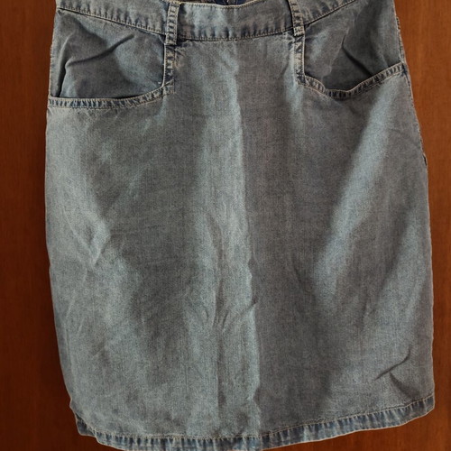 Fitted skirt knee-length size S like new with front pockets