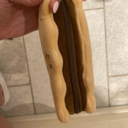 Biscuit pencil case like new, school supplies