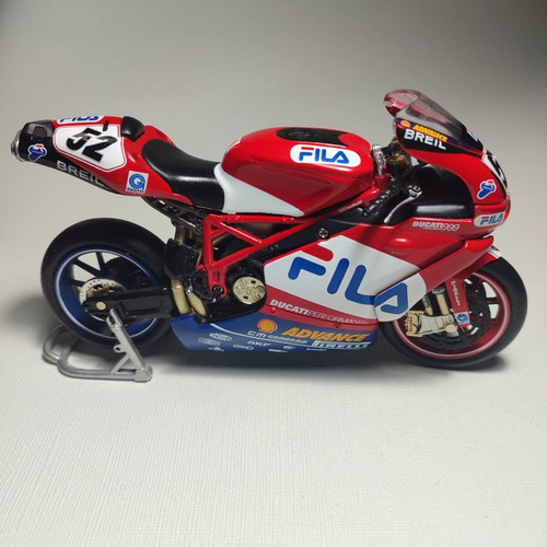 NewRay Ducati 999R James Toseland 2004 static model used