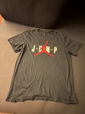 Jordan T-shirt size L like new, black and red