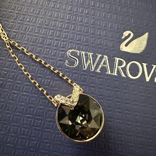 Swarovski pendant necklace Bella collection 18k rose gold