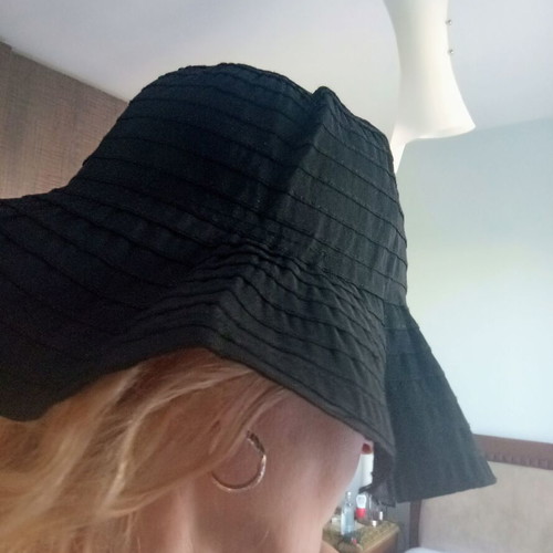 Black Women's Sun Hat with Wide Brim and Pleated Weave One Size