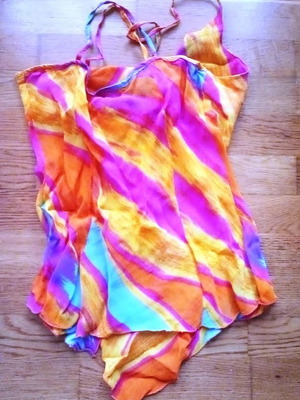 Women's tie-dye top like new, multicolor, asymmetrical hem